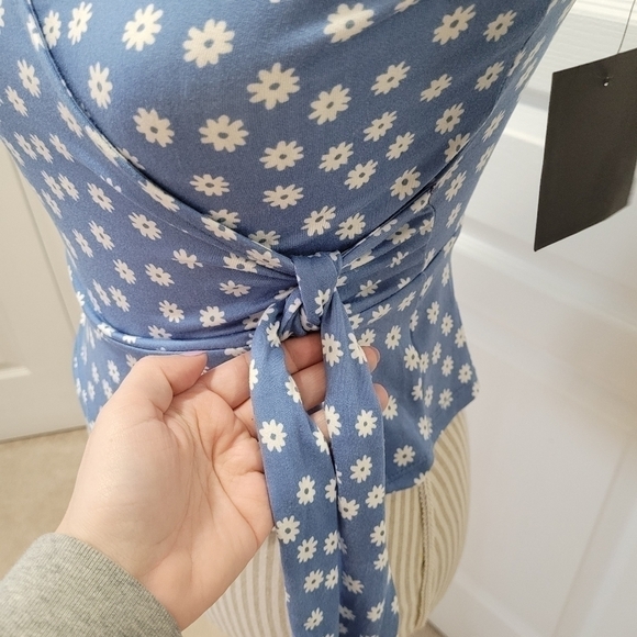 Rebel Sugar xs baby blue daisy faux wrap top - NEW with tags - Picture 4 of 11